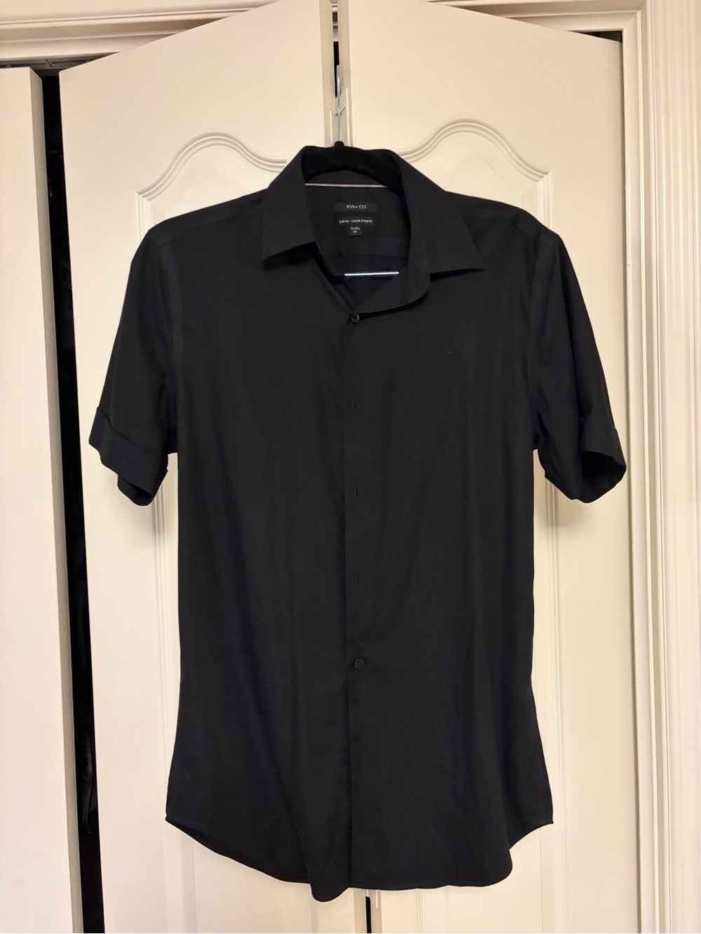 RW&CO. Black Short-Sleeve Button-Down Shirt
